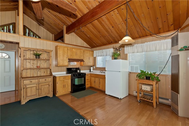 Detail Gallery Image 9 of 29 For 33094 Robin Ln, Running Springs,  CA 92382 - 2 Beds | 2 Baths