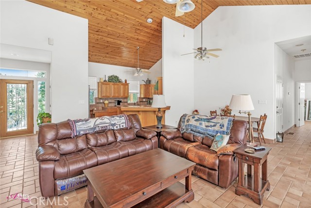 Detail Gallery Image 8 of 28 For 14718 Hwy 155, Glennville,  CA 93326 - 3 Beds | 2/1 Baths