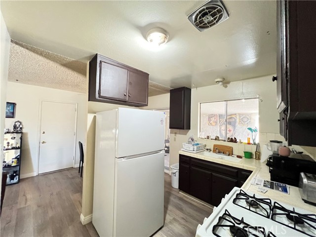 1598 W Wesley Place, Hemet CA: https://media.crmls.org/medias/aa304607-b311-4afd-8cfe-eda2819869c9.jpg