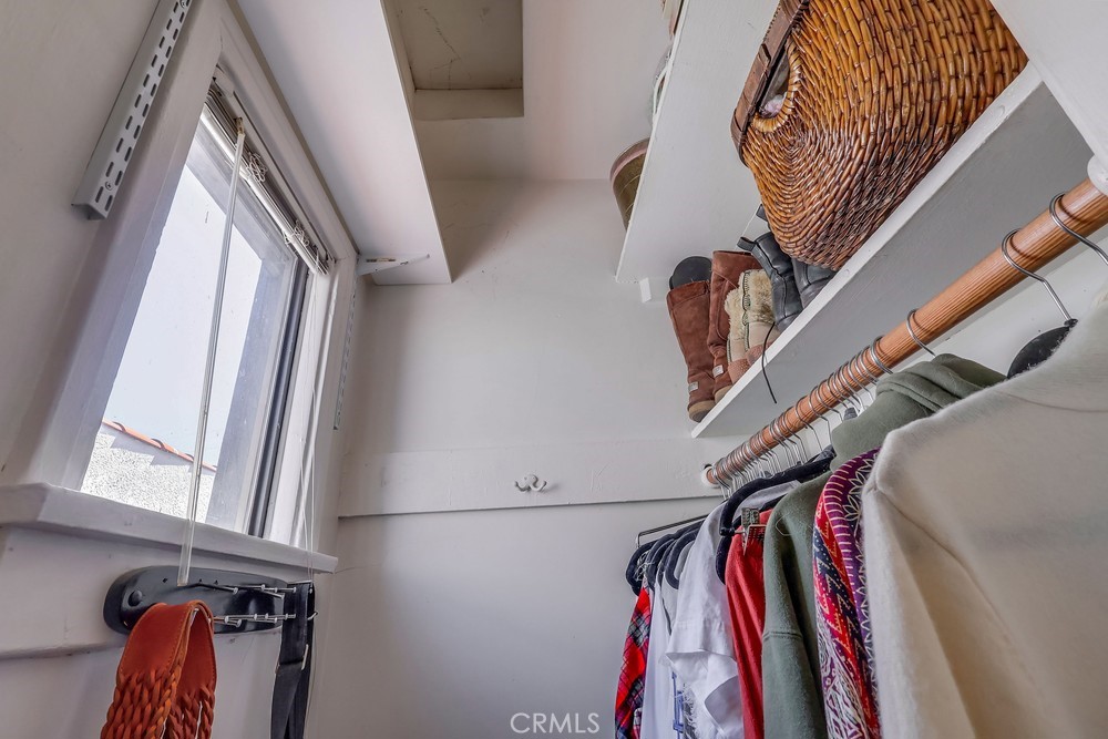 https://media.crmls.org/medias/aa3073b0-7ba6-4e63-a8fb-1563104cdea6.jpg?preset=X-Large