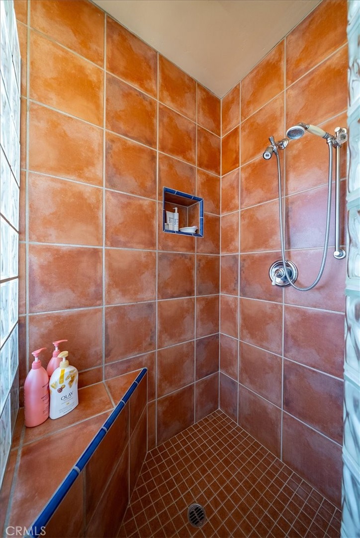 https://media.crmls.org/medias/aa30bb75-7058-4414-9092-78f8978ab304.jpg?preset=X-Large