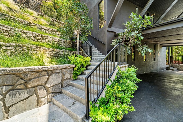 Detail Gallery Image 6 of 34 For 1782 Viewmont Dr, Los Angeles,  CA 90069 - 3 Beds | 4/1 Baths