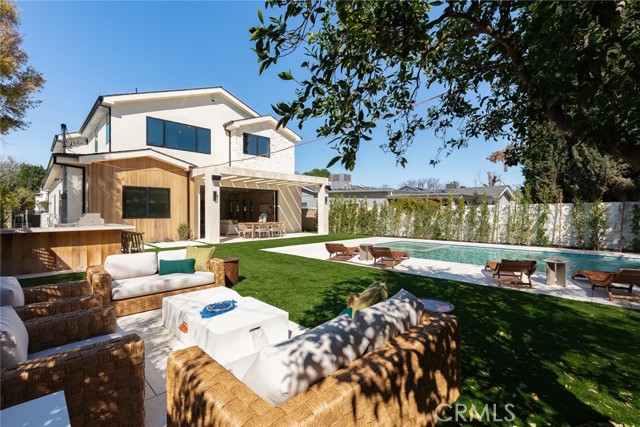 22640 Clarendon Street, Woodland Hills CA: https://media.crmls.org/medias/aa30d2f7-1eb1-4e00-ab9f-33c51fc9c98a.jpg