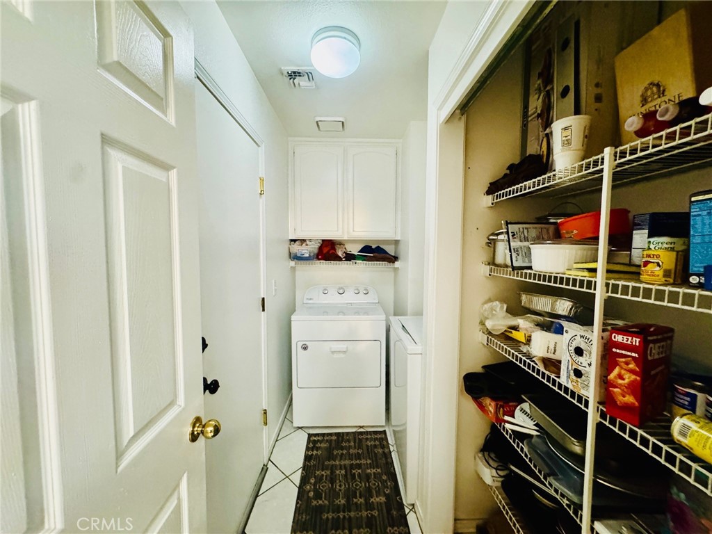 https://media.crmls.org/medias/aa329381-1358-40d1-b119-583b309499bd.jpg?preset=X-Large
