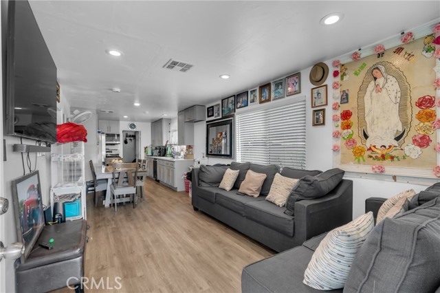 226 W Maitland Street, Ontario CA: https://media.crmls.org/medias/aa3313b1-1cba-4e93-8bd1-589db83dbb37.jpg
