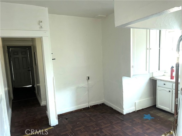 146 E 45th Street, Los Angeles CA: https://media.crmls.org/medias/aa345a5b-0c75-455d-b77c-be46e059cb5b.jpg