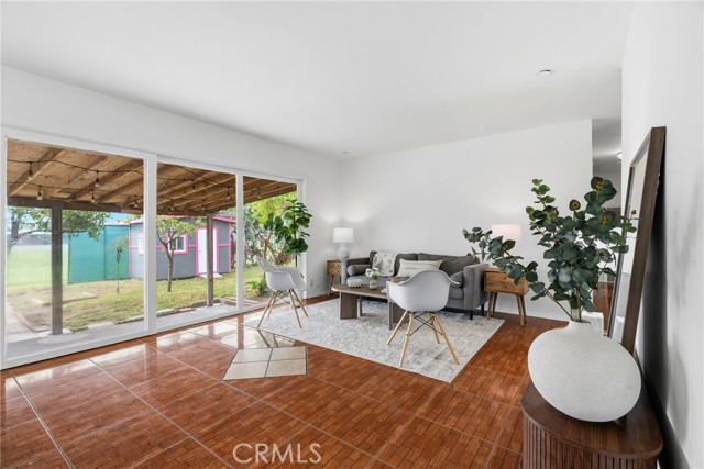 665 Hennipen, Pomona CA: https://media.crmls.org/medias/aa348249-02e8-464b-87ea-cb7d9002edfd.jpg