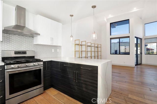 Detail Gallery Image 15 of 46 For 2400 Glendale Ct, Los Angeles,  CA 90039 - 3 Beds | 3 Baths