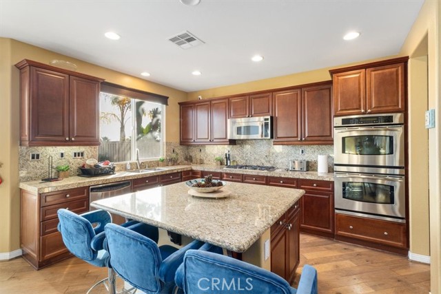 Detail Gallery Image 6 of 38 For 23 via Palmieki Ct, Lake Elsinore,  CA 92532 - 5 Beds | 4/1 Baths