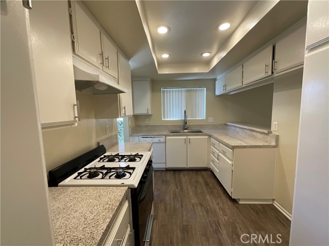 Detail Gallery Image 15 of 17 For 16841 Lynn Ln #B,  Huntington Beach,  CA 92649 - 2 Beds | 2 Baths