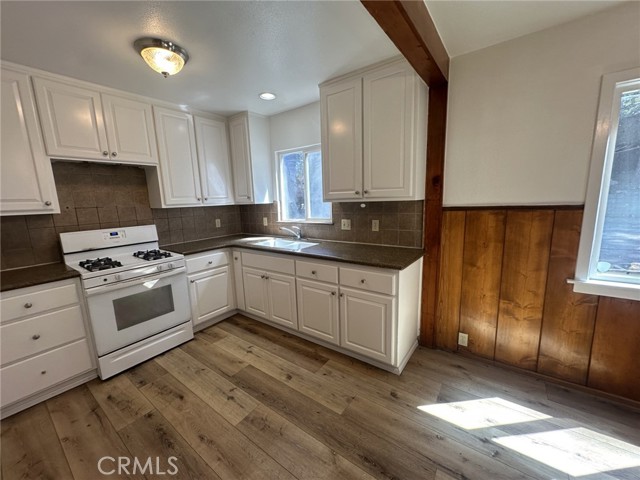 Detail Gallery Image 9 of 20 For 215 Western, Cedar Glen,  CA 92321 - 3 Beds | 1/1 Baths