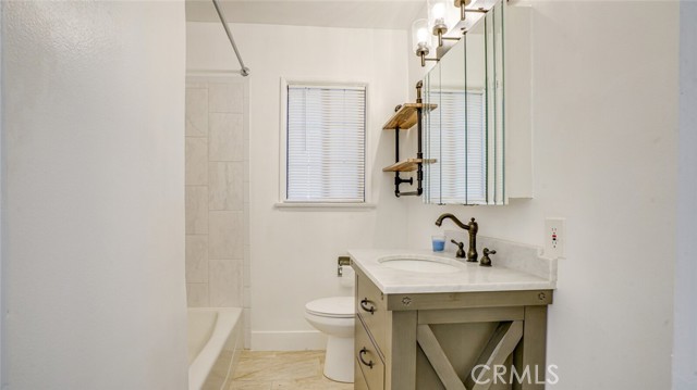 Detail Gallery Image 28 of 67 For 22123 Bassett St, Canoga Park,  CA 91303 - 3 Beds | 2 Baths