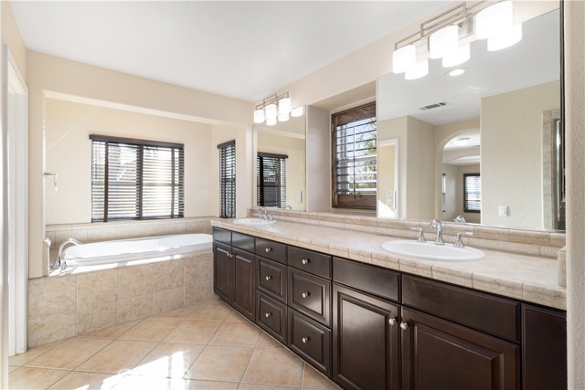 Detail Gallery Image 17 of 28 For 15991 Nature Trl, Chino,  CA 91708 - 5 Beds | 3 Baths