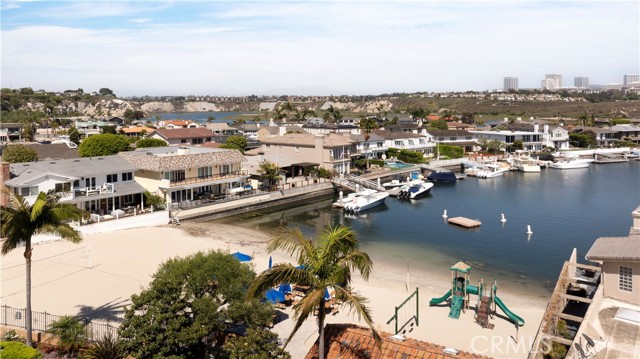 419 Evening Star Lane, Newport Beach CA: https://media.crmls.org/medias/aa38e1f8-a93a-428c-add6-077772d070bd.jpg