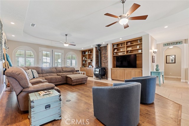 Detail Gallery Image 14 of 73 For 14260 Chinook Rd, Apple Valley,  CA 92307 - 5 Beds | 5/3 Baths