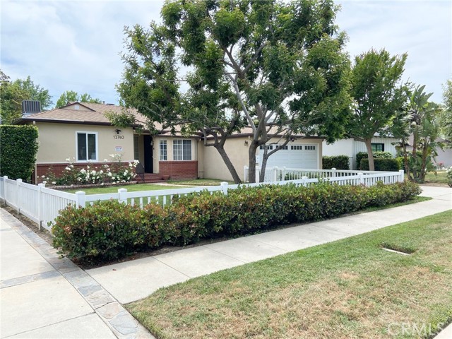 12740 Tiara Street, Valley Village CA: https://media.crmls.org/medias/aa3a2afe-0a93-48b8-acbd-01e62cbe6c42.jpg