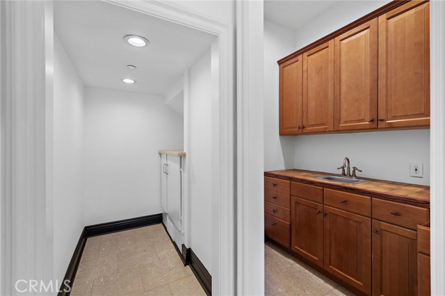 Detail Gallery Image 38 of 74 For 1316 Beverly Grove Pl, Beverly Hills,  CA 90210 - 5 Beds | 7/2 Baths