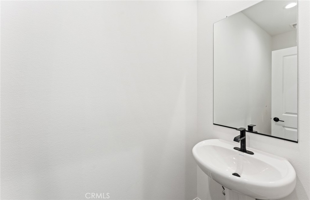 https://media.crmls.org/medias/aa3affd5-e200-48f8-82dc-f326bba1ad33.jpg?preset=X-Large