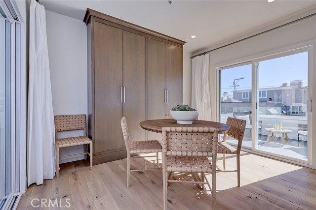 301 2nd Street, Manhattan Beach, California 90266, 3 Bedrooms Bedrooms, ,3 BathroomsBathrooms,Residential,Sold,2nd,SB22006124