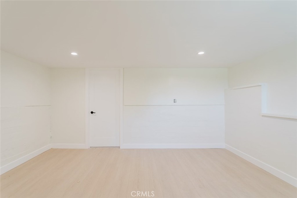 https://media.crmls.org/medias/aa3bf757-bc5e-4d9a-9d42-9037a39fd3a2.jpg?preset=X-Large