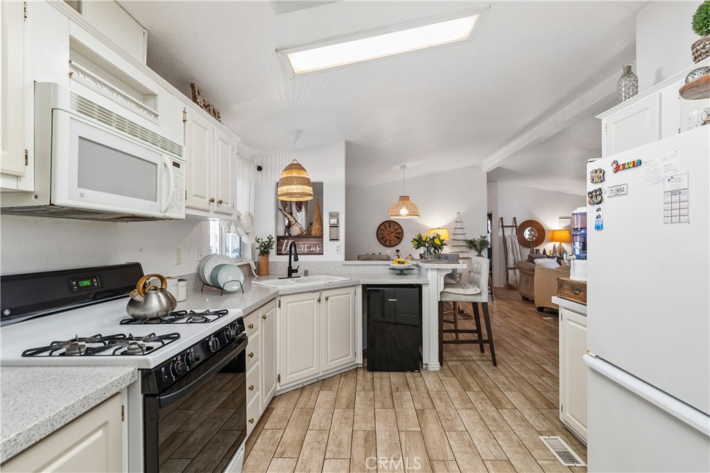 MLS #OC25215640 image #17