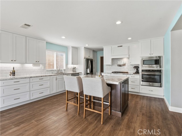 Detail Gallery Image 3 of 30 For 30623 Beryl, Castaic,  CA 91384 - 4 Beds | 3 Baths