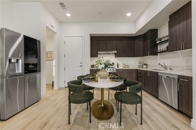 Detail Gallery Image 10 of 21 For 126 N New Ave #8,  Monterey Park,  CA 91755 - 3 Beds | 2/1 Baths