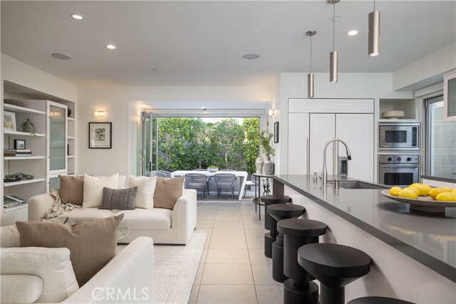 Detail Gallery Image 3 of 40 For 2618 Cove St, Corona Del Mar,  CA 92625 - 3 Beds | 3/1 Baths