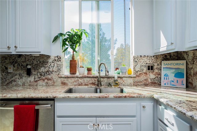 Detail Gallery Image 10 of 45 For 33353 Wallace Way, Yucaipa,  CA 92399 - 3 Beds | 2/1 Baths