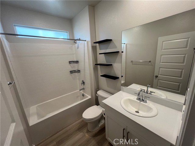 Detail Gallery Image 9 of 26 For 19557 Hanging Rock, Lake Elsinore,  CA 92532 - 5 Beds | 3 Baths