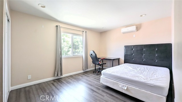 Detail Gallery Image 15 of 17 For 1299 W 37th Dr #3,  Los Angeles,  CA 90007 - 4 Beds | 2 Baths