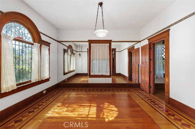 Detail Gallery Image 6 of 40 For 4771 Victoria Ave, Riverside,  CA 92507 - 5 Beds | 2 Baths