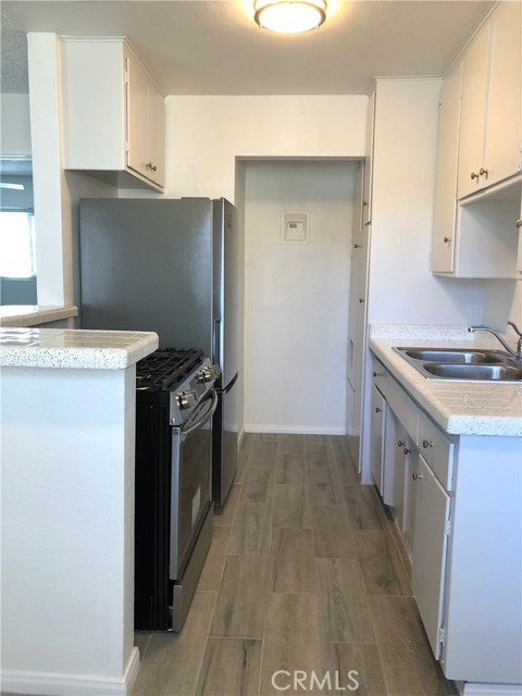 Detail Gallery Image 6 of 14 For 409 California St #1,  Huntington Beach,  CA 92648 - 1 Beds | 1 Baths