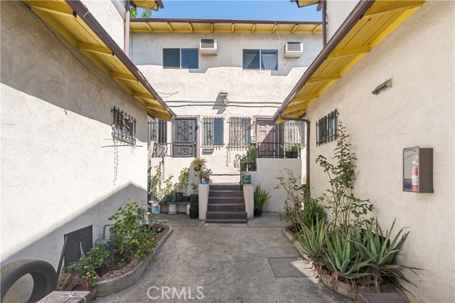 Detail Gallery Image 3 of 40 For 1727 Bellevue Ave, Los Angeles,  CA 90026 - – Beds | – Baths