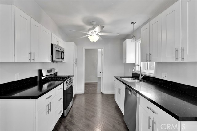 14573 Gayhead, Apple Valley CA: https://media.crmls.org/medias/aa4177c9-2bc6-4c9a-8ad8-187f825d1c4f.jpg