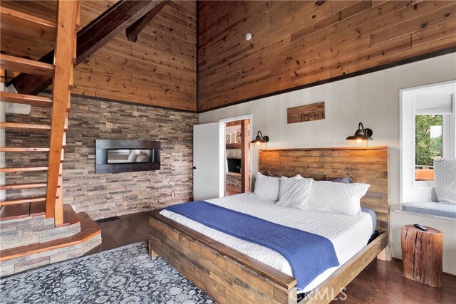 825 Grass Valley Road, Lake Arrowhead CA: https://media.crmls.org/medias/aa417f3e-edee-4981-a874-799b35cf0ed1.jpg