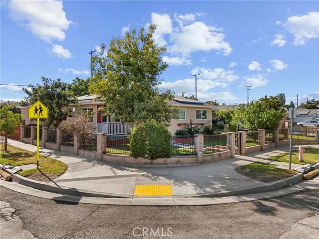 11131 Alburtis Avenue, Norwalk CA: https://media.crmls.org/medias/aa4266c9-128c-4b15-afed-5f5d01a11dee.jpg
