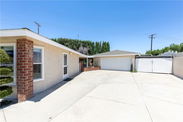 5347 E Bergh Drive, Anaheim Hills CA: https://media.crmls.org/medias/aa43abd8-63a0-478f-b42d-7fc73d29f819.jpg