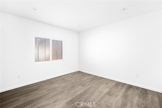 Detail Gallery Image 14 of 15 For 7044 White Oak a,  Van Nuys,  CA 91406 - 3 Beds | 2 Baths