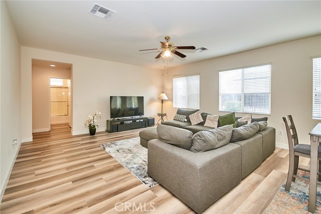 Detail Gallery Image 4 of 32 For 40223 Sequoia St, Murrieta,  CA 92563 - 5 Beds | 3 Baths