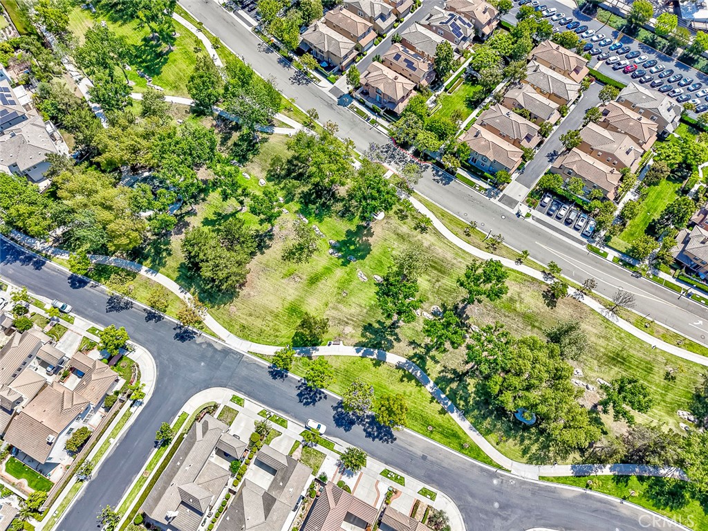 https://media.crmls.org/medias/aa44b8d7-a96e-4750-80ae-c6b52f733c3c.jpg?preset=X-Large