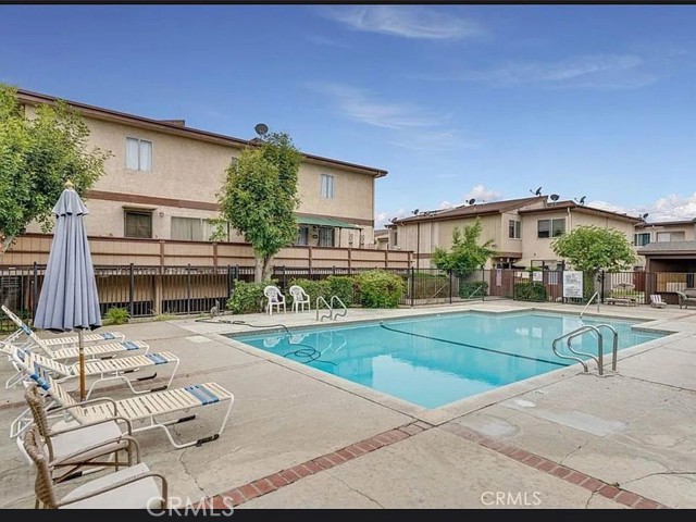Detail Gallery Image 1 of 7 For 7300 Lennox Ave #I5,  Van Nuys,  CA 91405 - 2 Beds | 2 Baths