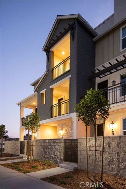 Detail Gallery Image 2 of 3 For 136 S Tulip Ave, Compton,  CA 90220 - 3 Beds | 3 Baths