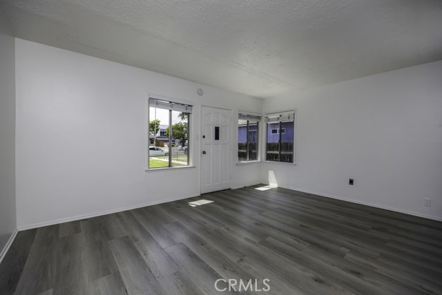 2292 Euclid Avenue, Long Beach CA: https://media.crmls.org/medias/aa452c76-a3fe-42b7-8402-653e6b99bb7d.jpg