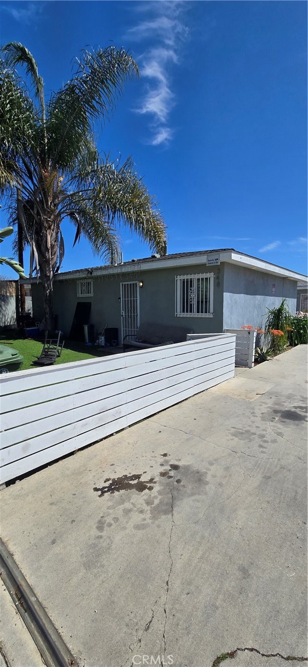 348 W Peach Street, Compton CA: https://media.crmls.org/medias/aa454ee0-34c2-4e78-b4ae-f8bf0bdf476e.jpg