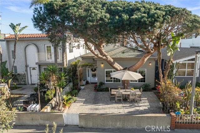 66 16th Street, Hermosa Beach, California 90254, 4 Bedrooms Bedrooms, ,2 BathroomsBathrooms,Residential,Sold,16th Street,SB25047715