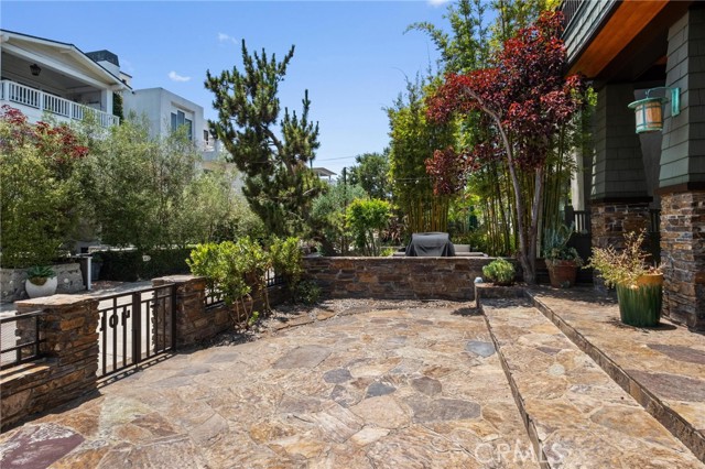 401 8th Street, Manhattan Beach CA: https://media.crmls.org/medias/aa461673-8985-432b-84b5-e61cb31de616.jpg