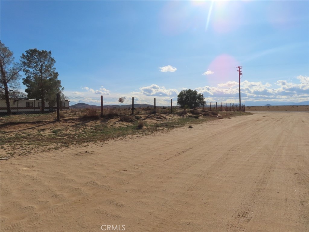 https://media.crmls.org/medias/aa46a215-2693-4dd2-b83b-14594ce3c49e.jpg?preset=X-Large