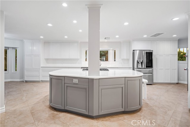 Detail Gallery Image 14 of 74 For 2755 W Avenue, Palmdale,  CA 93551 - 5 Beds | 3/1 Baths