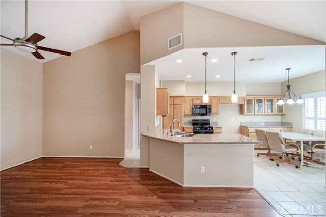 819 Camino De Plata, San Jacinto CA: https://media.crmls.org/medias/aa471c4e-020b-485d-8ce8-157aad761005.jpg